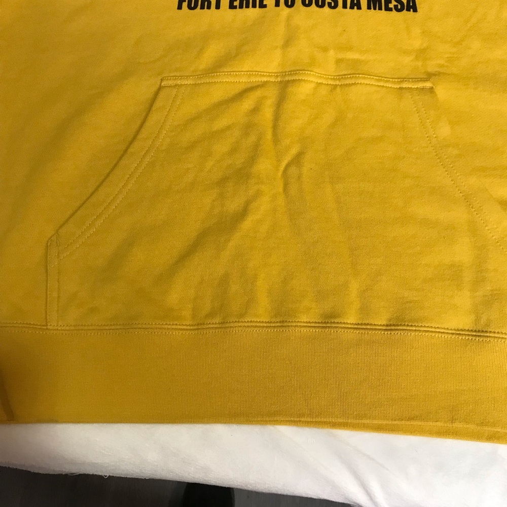 RVCA Matty Hoodie Men’s Size M Color Yelow Kangaroo Pocket Pullover 100% Cotton - Picture 3 of 14